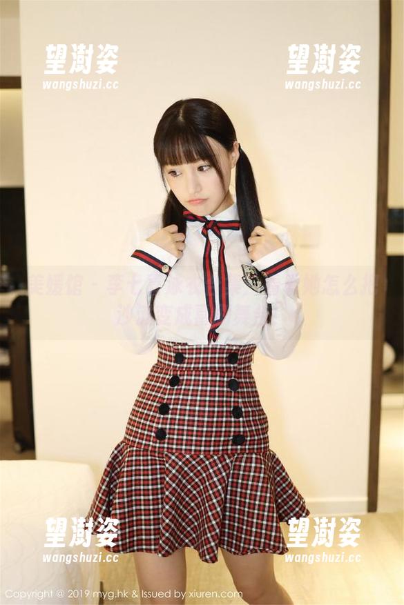 美媛馆 - 李七喜泳衣合集：看看她怎么把沙滩变成喜剧舞台！
