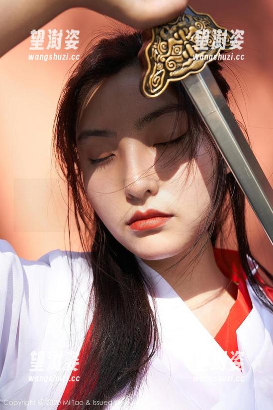 蜜桃社 - 小魔女lily双人作品的真实模样，原图让人多想。