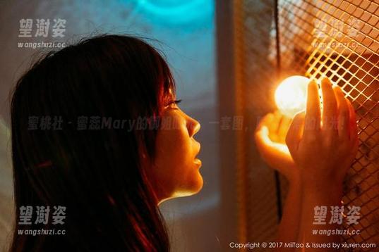 蜜桃社 - 蜜蕊Mary的御姐时光：一套图，瞬间清晨的阳光！