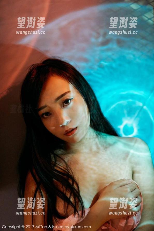 蜜桃社 - 在网袜的世界里：韩贝贝的全套作品如何俘获心灵