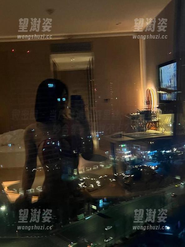 微密圈 - 当詹詹遇上裤里丝：网盘里的绝妙合集，谁敢不点？