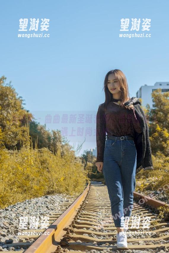 轰趴猫-曲曲 轰趴猫 - 曲曲最新圣诞套图:当圣诞老人遇上时尚女神