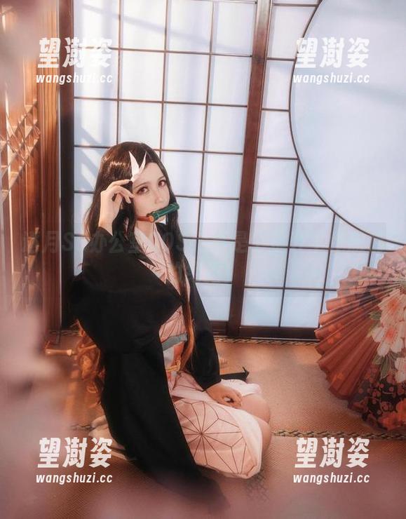 逐月Su办公室COS：真是个提升工作激情的绝招！