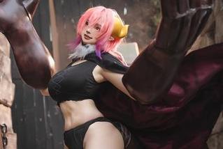 肉肉大白兔与阿寨寨的奇妙碰撞：那些让人心动的写真图片