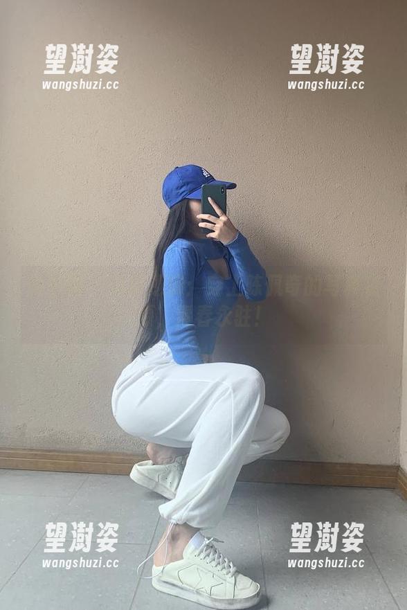 微密圈 - 短裤逻辑：穿上陈佩奇的写真资源，青春永驻！
