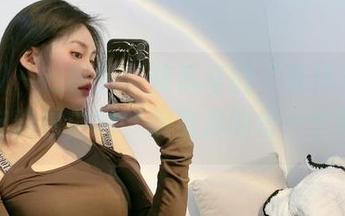 微密圈 – 在线解锁陈佩奇的“连体油亮肉丝”与豹纹内内，刺激你的每一个细胞！