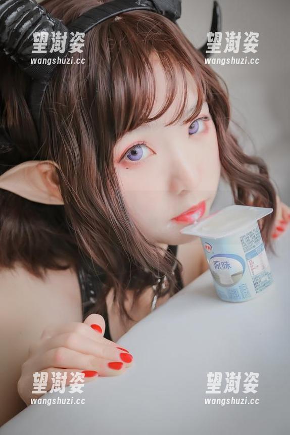 怎么能这么美？青水百合子露背毛衣私拍套图深度解析