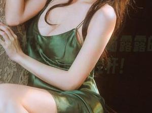 在线图集疯狂开车：香草喵露露的白衬衫变身时尚操控杆！