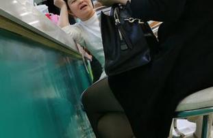魔镜街拍 – 精选图库：楼楼在白色连衣裙下的‘小秘密’，你猜到了吗？