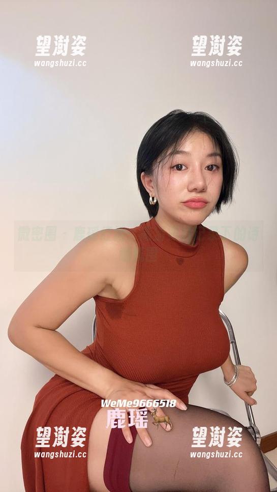 微密圈 - 鹿瑶红裙：高清照片记录下的诗意氛围